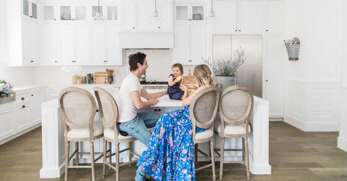 在前單身漢的現代農舍啟發的房屋內